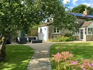 Zwei-Zimmer-Cottage mit privatem Garten ideal für zwei Eheleute, Familie und Freunde.